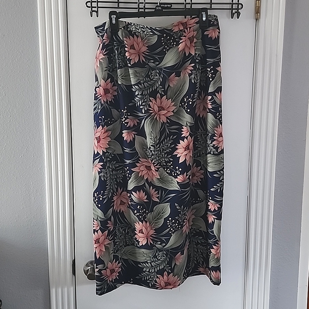 Reposhing.  No name tropical skirt. Unlined. Size 18